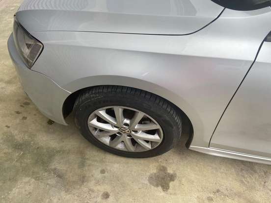 VOLKSWAGEN-JETTA-2012