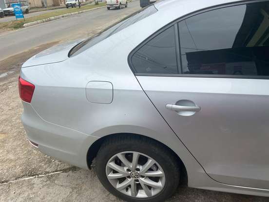 VOLKSWAGEN-JETTA-2012