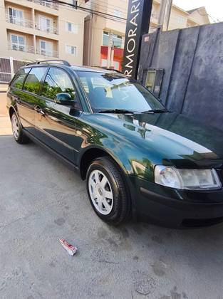 Volkswagen Passat 1.8 Variant 20V Gasolina 4P Automático
