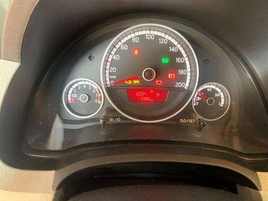 VOLKSWAGEN-UP-2014