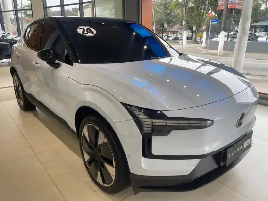 VOLVO-EX30-2024