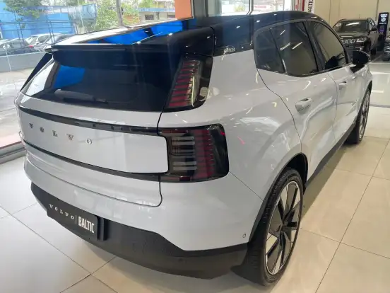 VOLVO-EX30-2024