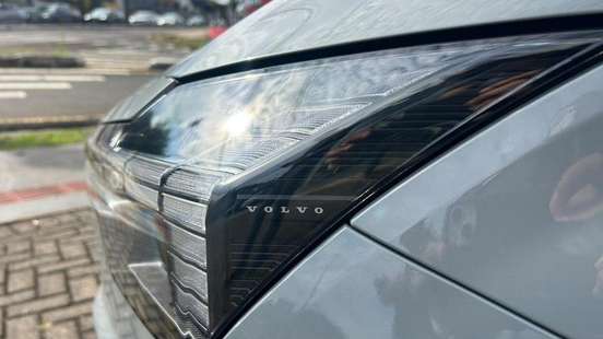 VOLVO-EX30-2024