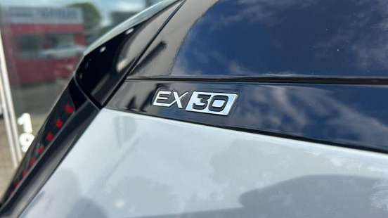 VOLVO-EX30-2024