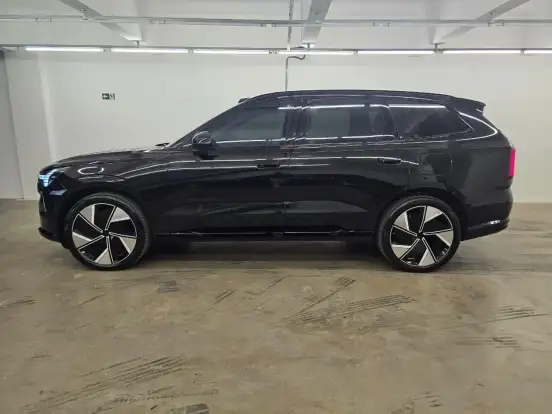 VOLVO-EX90-2025