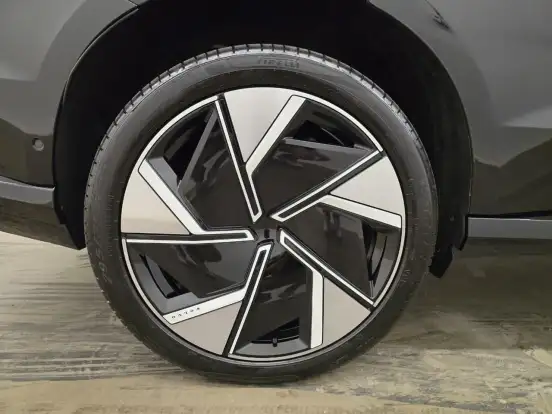VOLVO-EX90-2025