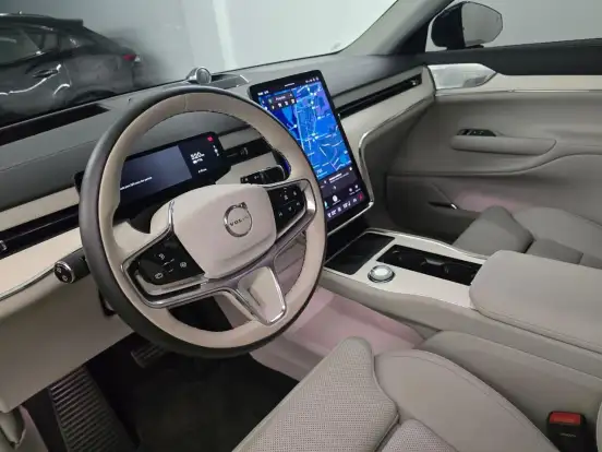 VOLVO-EX90-2025
