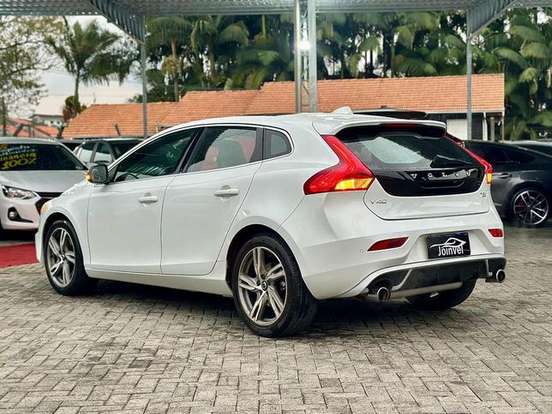 VOLVO-V40-2.0 T5 R-DESIGN GASOLINA 4P AUTOMÁTICO VOLVO-V40-2018