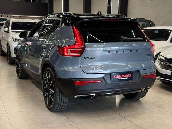 VOLVO-XC40-2019