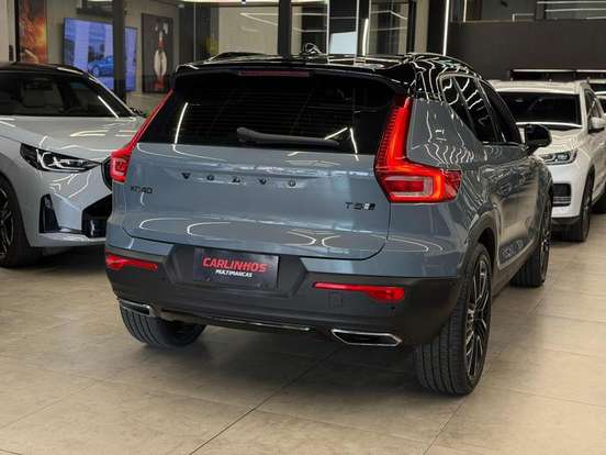 VOLVO-XC40-2019