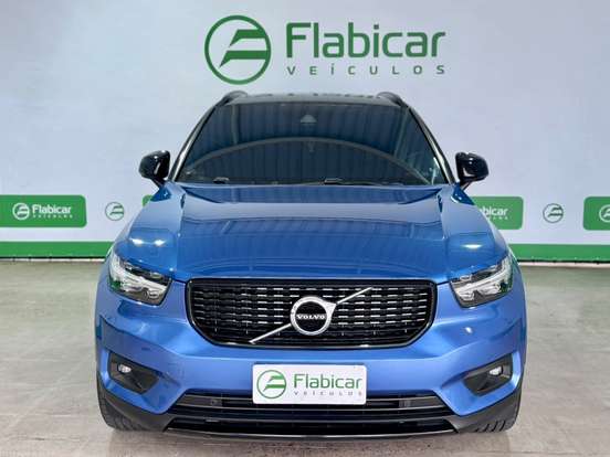 VOLVO-XC40-2019