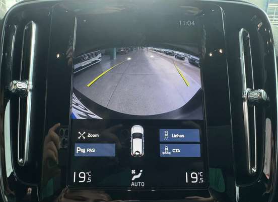 VOLVO-XC40-2019