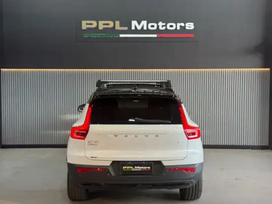 VOLVO-XC40-2021