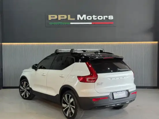 VOLVO-XC40-2021