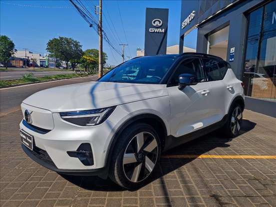 VOLVO-XC40-2023