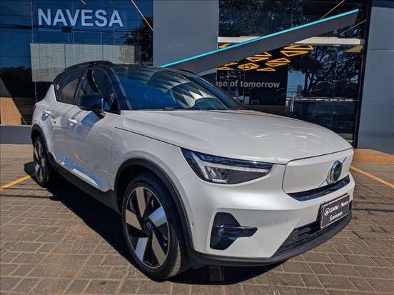VOLVO-XC40-2023