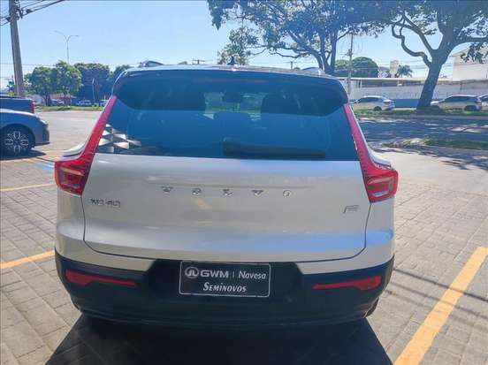 VOLVO-XC40-2023