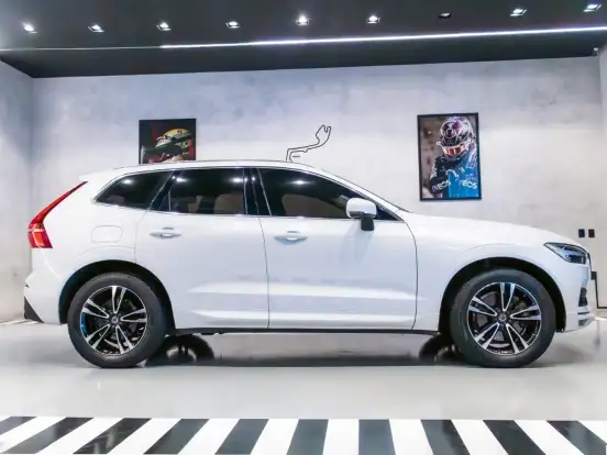 VOLVO-XC60-2.0 D5 DIESEL MOMENTUM AWD GEARTRONIC VOLVO-XC60-2018