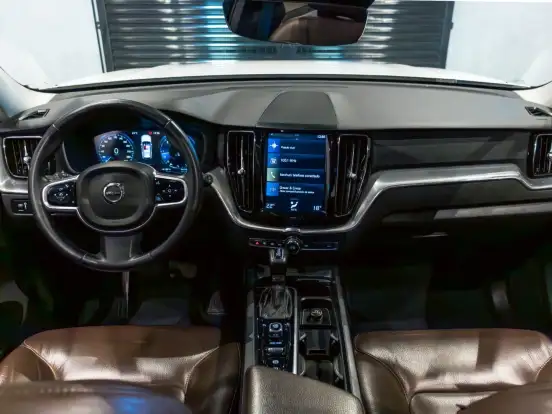 VOLVO-XC60-2018