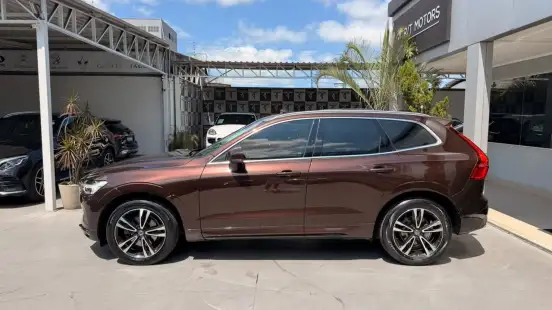 VOLVO-XC60-2.0 T5 GASOLINA MOMENTUM AWD GEARTRONIC VOLVO-XC60-2017