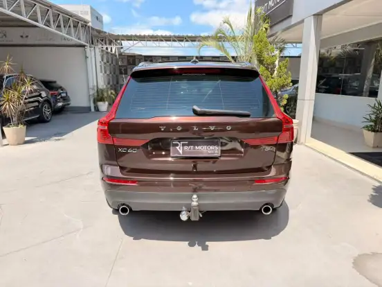 VOLVO-XC60-2017