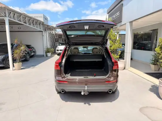 VOLVO-XC60-2017