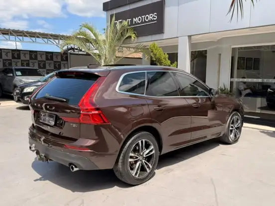 VOLVO-XC60-2.0 T5 GASOLINA MOMENTUM AWD GEARTRONIC VOLVO-XC60-2017