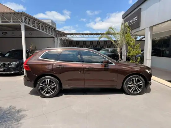 VOLVO-XC60-2017