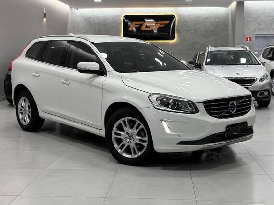 VOLVO XC60 2.0 T5 MOMENTUM GASOLINA 4P AUTOMÁTICO
