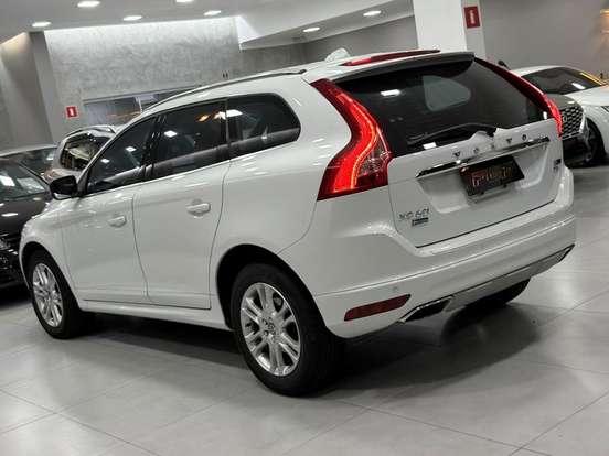 VOLVO-XC60-2015