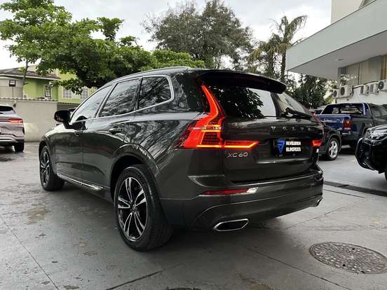 VOLVO-XC60-2021