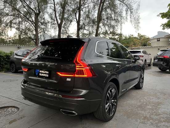 VOLVO-XC60-2021