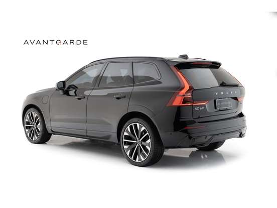 VOLVO-XC60-2025