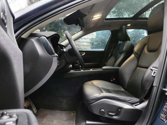 VOLVO-XC60-2022