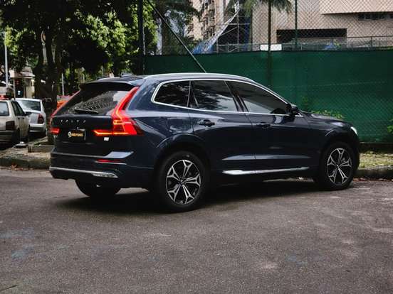 VOLVO-XC60-2022