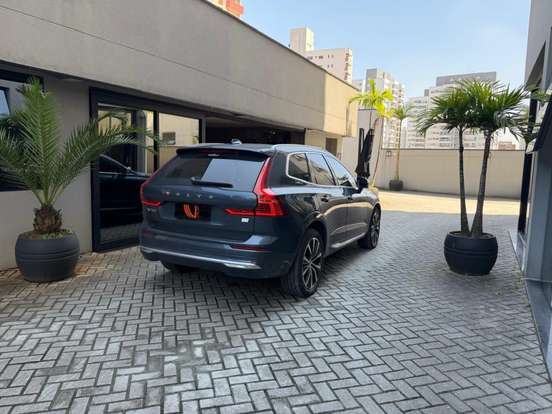 VOLVO-XC60-2023