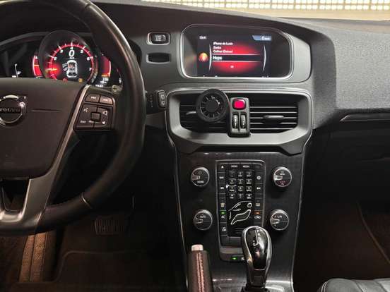VOLVO-V40-2.0 T4 MOMENTUM GASOLINA 4P AUTOMÁTICO VOLVO-V40-2016