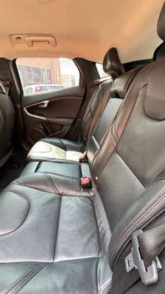 VOLVO-V40-2016