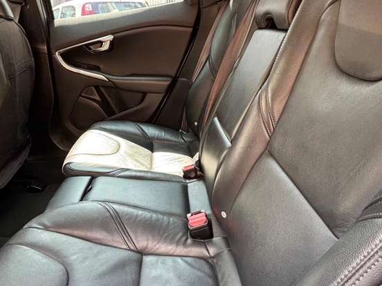 VOLVO-V40-2.0 T4 MOMENTUM GASOLINA 4P AUTOMÁTICO VOLVO-V40-2016