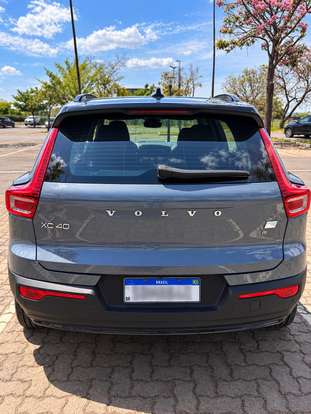 VOLVO-XC40-2023