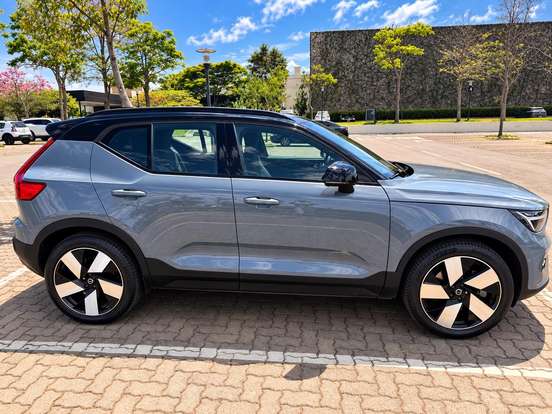 VOLVO-XC40-2023