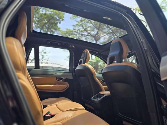 VOLVO-XC90-2019