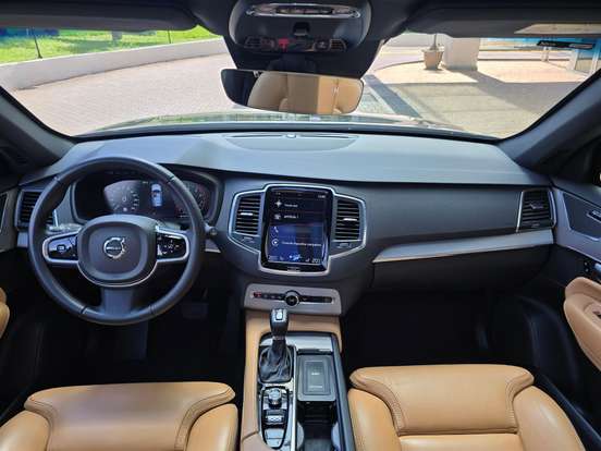 VOLVO-XC90-2019