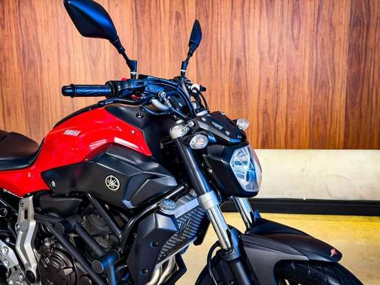 YAMAHA-MT-07-2015