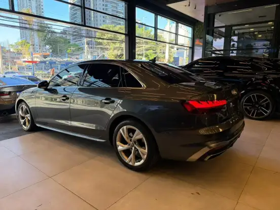 AUDI-A4-2021