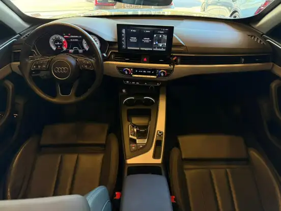 AUDI-A4-2021