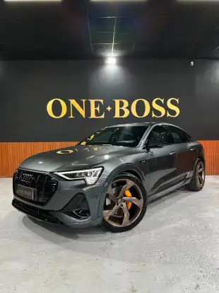 AUDI-E-TRON-2021