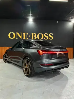 AUDI-E-TRON-2021