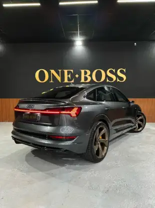 AUDI-E-TRON-2021