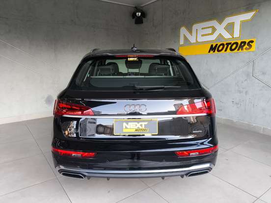 AUDI-Q5-2022